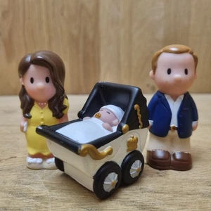 ELC Happyland Happy Park Royal Baby Set William Kate George  - Imagen 1 de 7