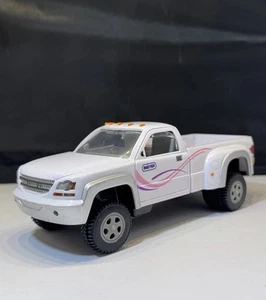 Breyer Stablemates Pferde Pick Up Truck Doppelfahrzeug weiß lila pink - Bild 1 von 7