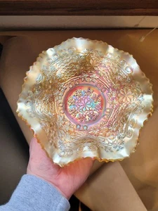 Pretty Yellow Vaseline FENTON Carnival Glass Leaf Chain Ruffled Bowl - Picture 1 of 19