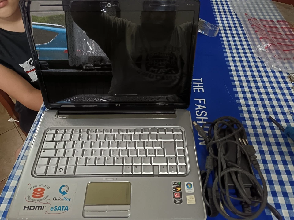 hp pavilion dv5 [Cipster bruciato] - Immagine 1 di 4