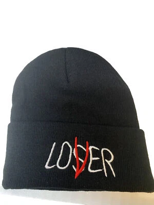 Зимняя шапка IT The Movie Losers Club с вышитой нашивкой красная/черная - Изображение 1 из 3