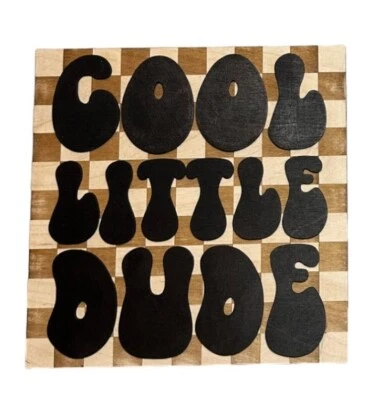 Letrero a Cuadros Cool Little Dude - Grabado Láser - Regalo Baby Shower Foto 1 de 4