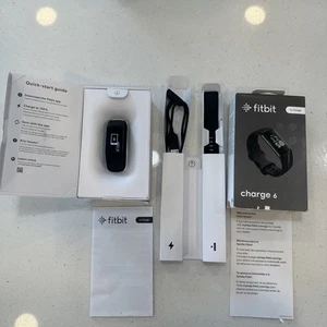 Fitbit Charge 6 Fitness Tracker - Nero - GA05183NA - Foto 1 di 10