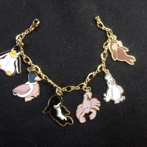 Beanie Babies metal charm bracelet 7" long has 6 charms each one about inch tall - Picture 1 of 2