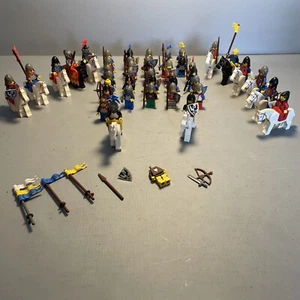 Lego Ritter Castle | Figuren 44 Stück | 13 Pferde | Konvolut | Zubehör | #i8 - Bild 1 von 8