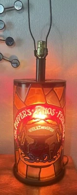 Lámpara de mesa de 3 vías DR PEPPER'S PHOS FERRATES aspecto vitral Foto 1 de 4