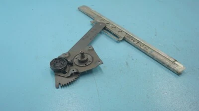 MERCEDES-BENZ  W108  280SE  , REAR  LEFT  SIDE MANUL CRANK WINDOW REGULATOR  - Imagem 1 de 4