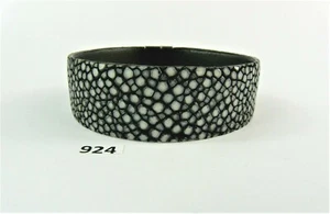 924) Rochenleder Armband 2 cm Breit mit Edelstahl Verschluss  - Bild 1 von 7