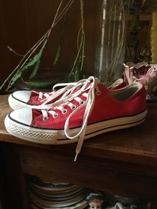 red converse vintage