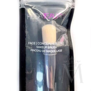 HUDABEAUTY Conceal & Blend Complexion Brush Makeup brush ORIGINAL - Picture 1 of 3