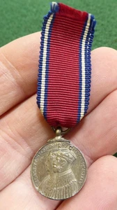 KING GEORGE V QUEEN MARY SILVER JUBILEE  MINIATURE MEDAL 1910-1935 - Picture 1 of 3
