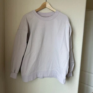 Girocollo Lululemon perfettamente oversize - lavanda leggera (taglia small) - Foto 1 di 4