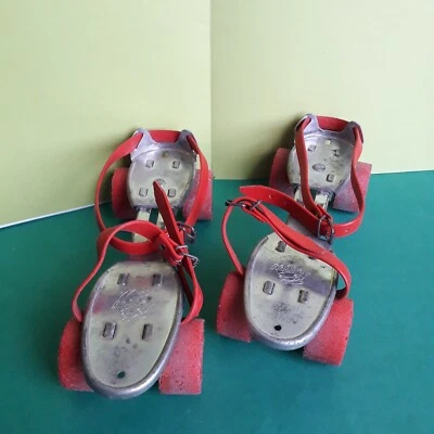 Ancienne paire de patins à roulettes Speedy. - Photo 1/4