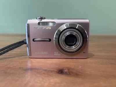 Olympus FE-320 Digital Camera - For parts - Image 1 of 4