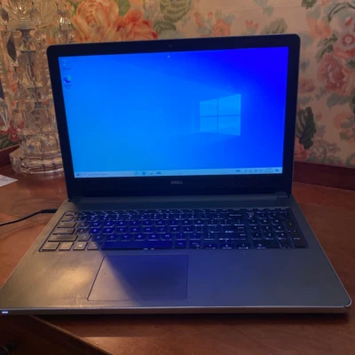 Dell Inspiron 5455 | AMD A10-8700P | 4GB RAM | 128GB SSD | Windows 10 Sin cargador Foto 1 de 4