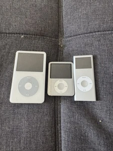 Genuine Apple iPod 5th Gen A1136 30GB Plus Two iPods UNTESTED FOR PARTS - Picture 1 of 7