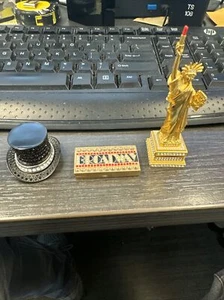Estee Lauder Perfume Compact 3 Pack Statue Of Liberty, Top Hat & Broadway Sign - Picture 1 of 12