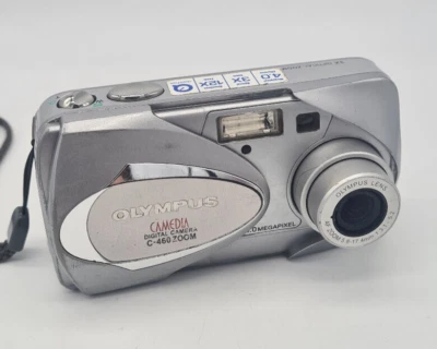 Olympus Camedia C-460 Zoom 4.0MP Digital Camera 3x Optical Zoom Silver - Image 1 of 4