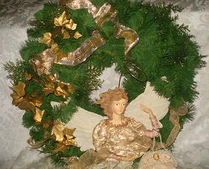 Lace Angel/ Cameo Purse Gold Ivy Bows & Ribbon on Evergreen Christmas Wreath 19" - Picture 1 of 12