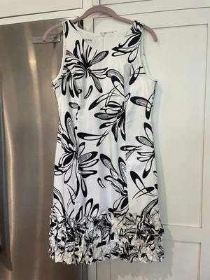Nuevo Vestido Vaina Evan Picone Talla 4 Sin Mangas Negro Blanco Floral Volantes Parte Inferior Foto 1 de 4