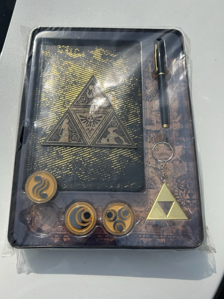 The Legend Of Zelda Triforce Metal Set de Regalo con Cuaderno, Bolígrafo, Alfileres, Llavero Foto 1 de 4