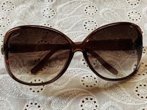 Gucci Sonnenbrille mit Logo Herzform Motiv m4_0709 - Bild 1 von 7