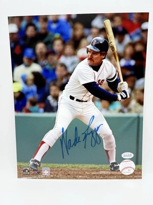 Foto firmada por Wade Boggs de 8x10 Medias Rojas de Boston GTSM (WB) CERTIFICADO DE AUTENTICIDAD MLB Salón de la Fama Foto 1 de 3