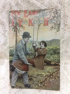 RPPC "It's Easy if you Know How" Mann schiebt Frau auf Schaukel getönte Postkarte 1917 - Bild 1 von 4