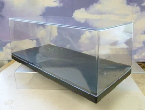 T9 TRIPLE 9 CLEAR ACRYLIC DISPLAY CASE & PLINTH BASE FOR DIECAST 1/18 MODEL CARS - Picture 1 of 2