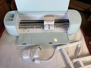 Cricut Explore 3 Cutting Machine - Light Color - Picture 1 of 4
