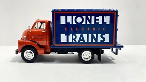 FIRST GEAR - LIONEL ELECTRIC TRAINS - 1952 GMC C.O.E. STRAIGHT 1/34 DIECAST - Picture 1 of 16