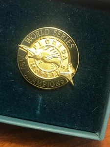 LIMITED EDITION COLLECTIBLE PIN OF THE 1997 WORLD SERIES CHAMPION FL-MARLINS - Picture 1 of 4