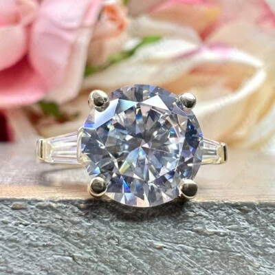 Обручальное кольцо с 3 камнями муассанит круглый бриллиант 3,4 TCW покрытие белым золотом 14 карат - Изображение 1 из 4