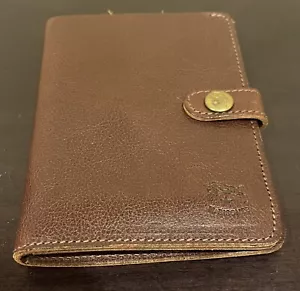 NUOVO STOCK VINTAGE Il Bisonte Portafoglio Bifold Chiusura a Scatto Pelle Marrone Scuro - Foto 1 di 15