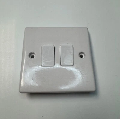 Schneider Ultimate Slimline GU1022 Moulded 16A Two Gang Two Way Switch