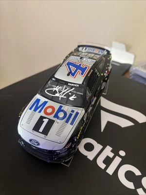 Kevin Harvick 2022 1/24 firmado #4 Mobil 1 coche de triple acción. Foto 1 de 2