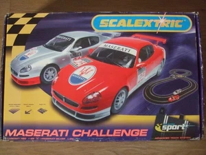 KOMPLETT VERPACKTES MASERATI CHALLENGE SCALEXTRIC SET MIT EXTRA SPUR. - Bild 1 von 15