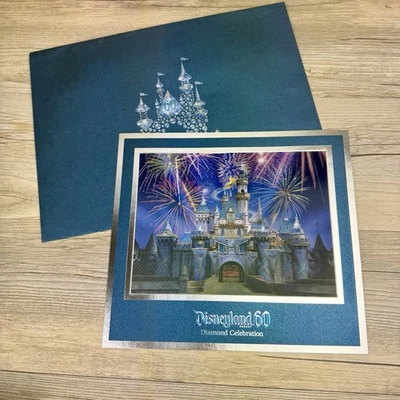 Disneyland 60ª CELEBRACIÓN DEL DIAMANTE Castillo Campanilla Holograma Impresión Sobre Foto 1 de 4