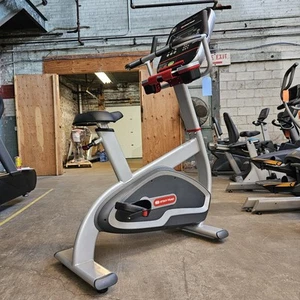 NEW - STAR TRAC 8 SERIES UPRIGHT BIKE w LCD CONSOLE - Picture 1 of 8