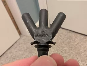 NOS - Mercedes-Benz Vacuum Connector 2018050222 - 3 to 1 - Picture 1 of 3
