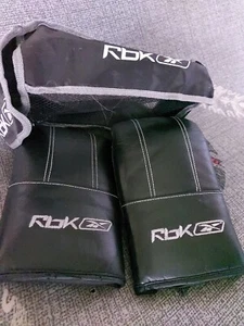 Reebok Kombat One Size Punch Mits #b3 - Picture 1 of 9