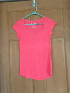 Women's AMERICAN EAGLE OUTFITTERS Florescent Pink Favori Tee Cap Sleeve Size S/P - Picture 1 of 4