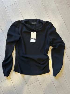 ¡Nuevo! Blusa Zara Negra Manga Larga Talla XS Foto 1 de 4