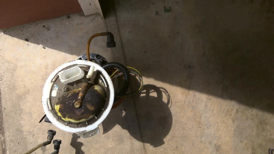 Used Fuel Pump fits: 2006 Volkswagen Passat Pump Assembly in tank exc. opt 9M0 G Foto 1 de 4