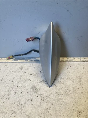 Chevrolet Malibu 2016-2018 radio montada en el techo antena aleta de tiburón 23346823 OEM Foto 1 de 4