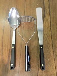LOTE De Colección Dama de Honor Cuchara para Servir Acero Inoxidable Masher Espátula Asas Negras - Imagen 1 de 5