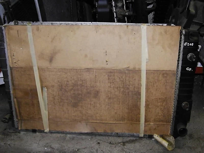 93 94 GRAND MARQUIS RADIATOR WITHOUT TRAILER TOW SINGLE EXHAUST 4.6 LITER  - Image 1 of 1