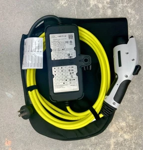 BMW EV CHARGER APTIV / Type 3S / 120V / 1.2kW - Picture 1 of 5