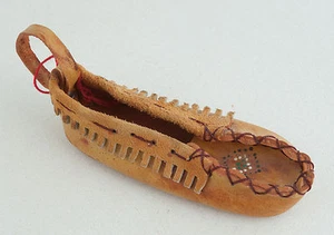 Indian Moccasin Souvenir Buck Skin Decoration (E4L) Native Babe Shoe - Picture 1 of 4