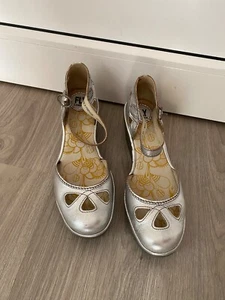 FLY London Damen Yuna Sandalen Gr 41 silber - Bild 1 von 14